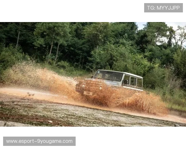 “泥泞之中：越野追逐的血性奋战”，泥泞越野车